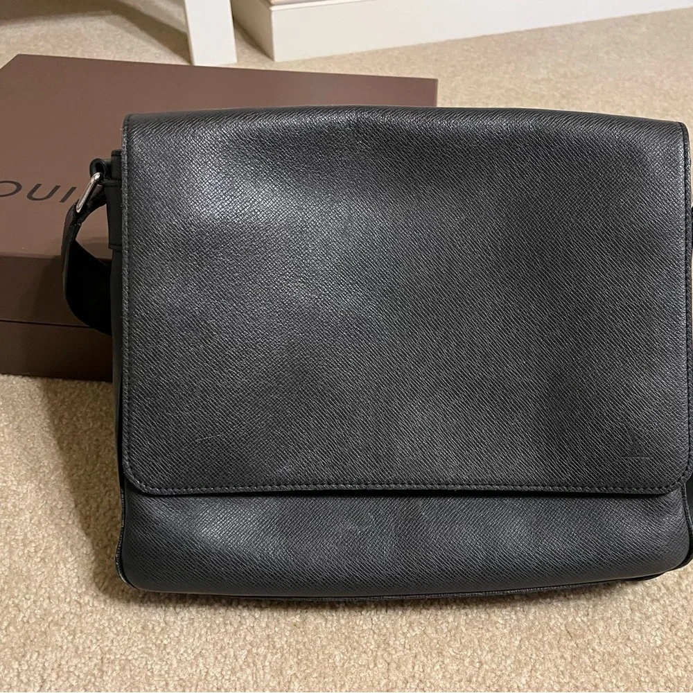 Louis Vuitton - Mens Messenger - Roman - Picture 1 of 13
